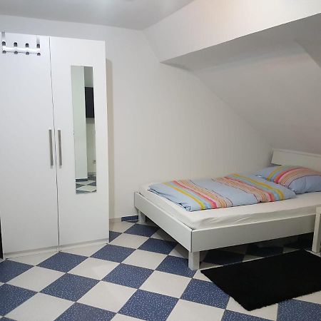 Ruhige Gemuetliche Ferienwohnung In Karlsruhe Daxlanden Fuer Monteure, Pendler, Geschaefsreisen, Wochenendreisen Eksteriør billede